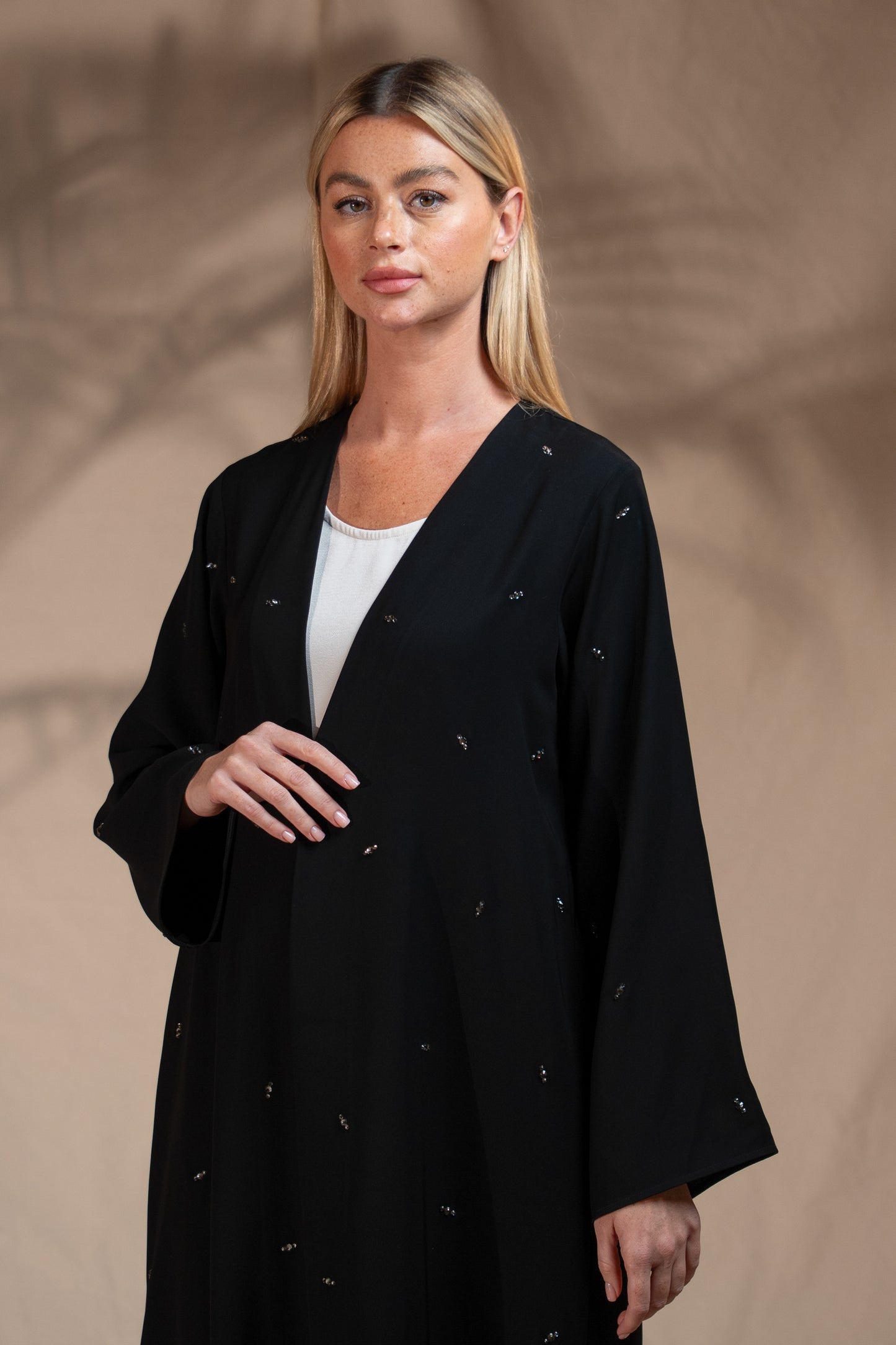 Zay Spread Embroidery R274